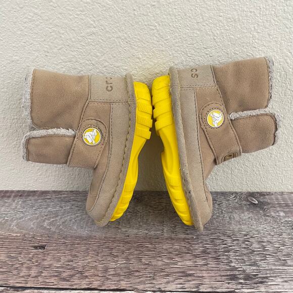 Crocs Faux Fur Boots Childrens Size 9 Sherpa Lined Snow Warm READ CONDITION - Picture 4 of 15